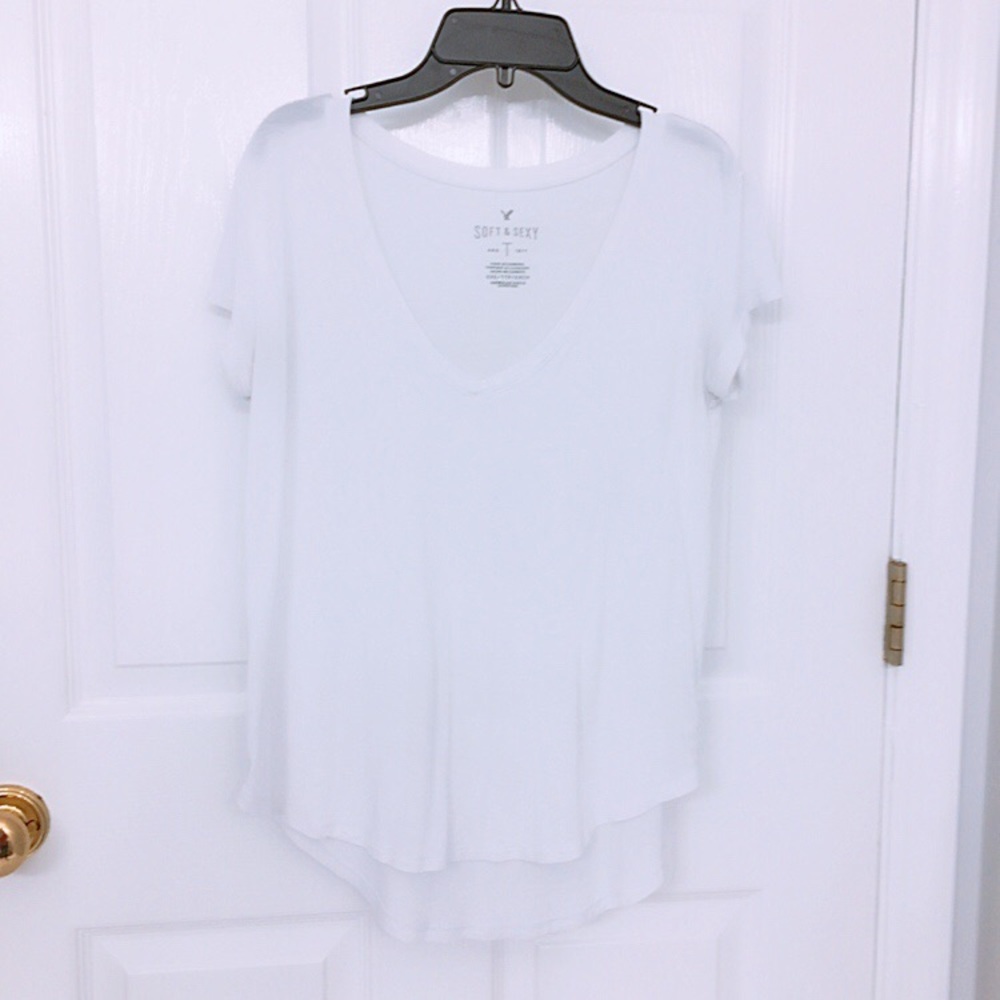 American Eagle V-Neck White Basic Tee